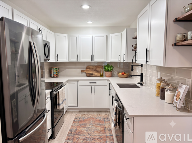 6810 E Avalon Dr, Unit B Rental photo 3